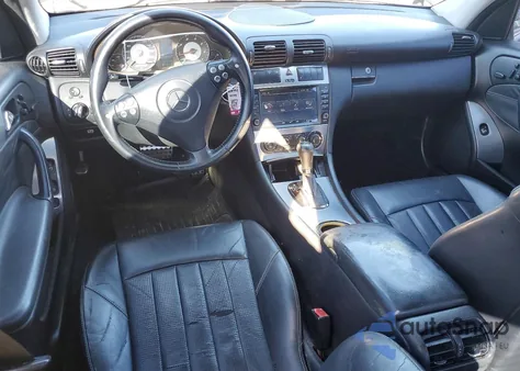 2005 Mercedes-Benz C 55 Amg z USA, uszkodzony, nr VIN WDBRF76JX5F574185